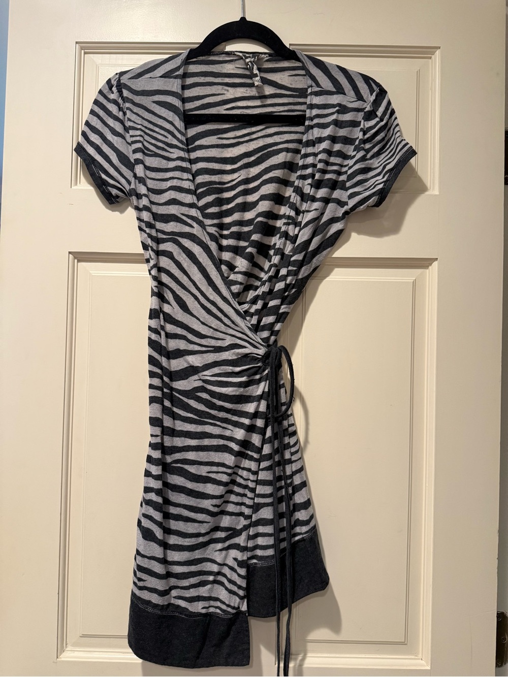 Lazy Lifestyle Women's Black and Gray zebra Striped cover up
